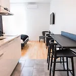 #3 - Chic Studio - Self Check In - Plateau - St-Denis - Ac - Tv