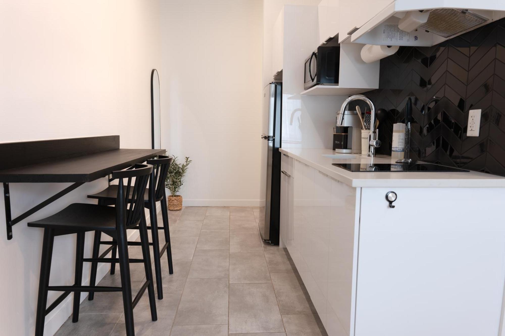 Apartment #3 - Chic - Self Check In - Plateau - St-denis - Ac - Tv Montreal